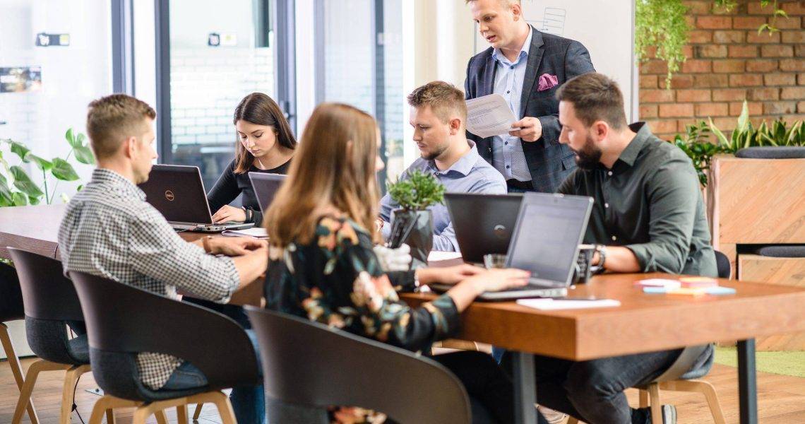 Jak przygotować się do sesji biznesowej: Poradnik dla początkujących 16 Fotograf Biznesowy Warszawa, sesje wizerunkowe